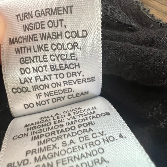 Leo & Nicole Small T-Shirt - Picture 14 of 15